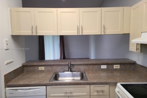 Condo in Sunrise, Florida, 1 bedroom  № 1944725 - photo 8
