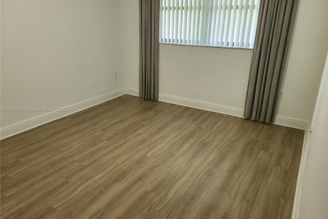 Condo in Sunrise, Florida, 1 bedroom  № 1944725 - photo 15