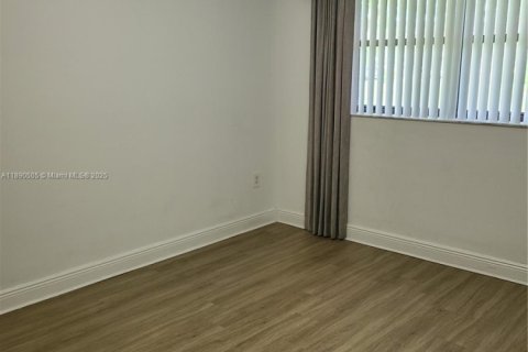 Condo in Sunrise, Florida, 1 bedroom  № 1944725 - photo 16