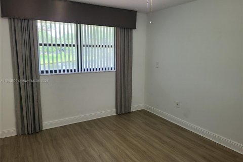 Condo in Sunrise, Florida, 1 bedroom  № 1944725 - photo 17