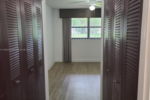 Condo in Sunrise, Florida, 1 bedroom  № 1944725 - photo 24
