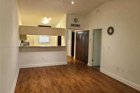 Condo in Sunrise, Florida, 1 bedroom  № 1944725 - photo 12