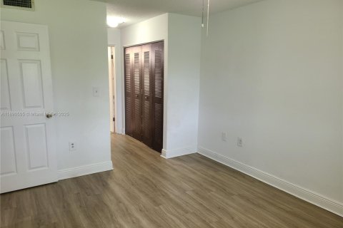 Condo in Sunrise, Florida, 1 bedroom  № 1944725 - photo 18