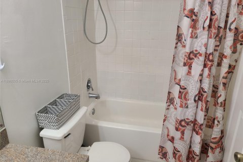 Condo in Sunrise, Florida, 1 bedroom  № 1944725 - photo 25
