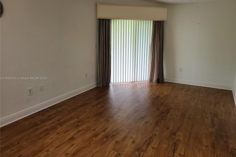 Condo in Sunrise, Florida, 1 bedroom  № 1944725 - photo 11