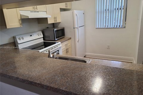 Condo in Sunrise, Florida, 1 bedroom  № 1944725 - photo 14