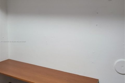 Condo in Sunrise, Florida, 1 bedroom  № 1944725 - photo 21