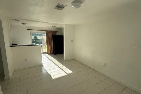 Casa en alquiler en Tampa, Florida, 3 dormitorios, 106.37 m2 № 1915885 - foto 4