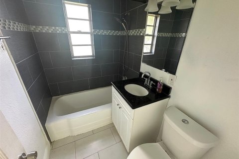Casa en alquiler en Tampa, Florida, 3 dormitorios, 106.37 m2 № 1915885 - foto 11