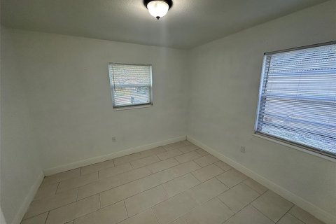 Casa en alquiler en Tampa, Florida, 3 dormitorios, 106.37 m2 № 1915885 - foto 13