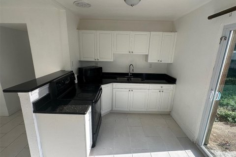 Снять в аренду виллу или дом в Тампа, Флорида 3 комнаты, 106.37м2, № 1915885 - фото 7