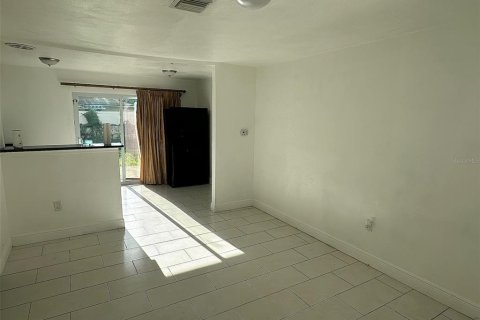 Casa en alquiler en Tampa, Florida, 3 dormitorios, 106.37 m2 № 1915885 - foto 3