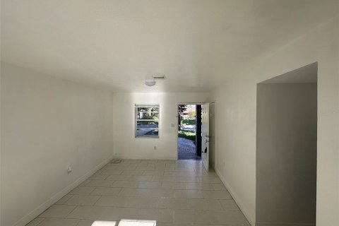 Casa en alquiler en Tampa, Florida, 3 dormitorios, 106.37 m2 № 1915885 - foto 9
