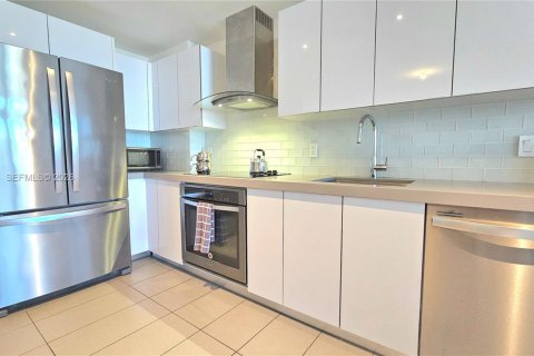 Купить кондоминиум в Майами, Флорида 54.63м2, № 1997527 - фото 12