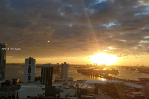 Купить кондоминиум в Майами, Флорида 54.63м2, № 1997527 - фото 10