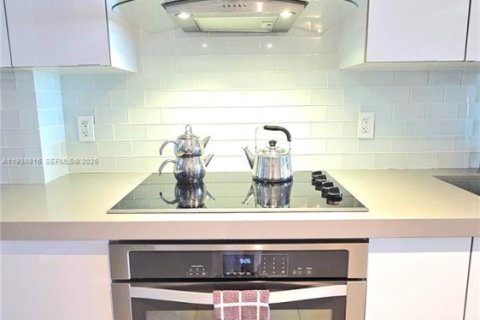 Купить кондоминиум в Майами, Флорида 54.63м2, № 1997527 - фото 13