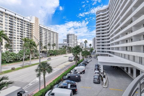 Condominio en venta en Miami Beach, Florida, 1 dormitorio, 84.73 m2 № 1855254 - foto 17