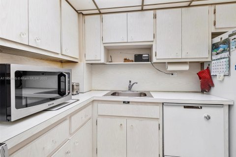 Condominio en venta en Miami Beach, Florida, 1 dormitorio, 84.73 m2 № 1855254 - foto 10