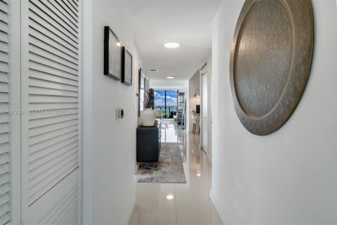 Copropriété à vendre à Miami, Floride: 2 chambres, 121.79 m2 № 2042134 - photo 11