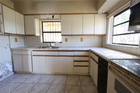 Villa ou maison à vendre à Miami, Floride: 4 chambres, 168.62 m2 № 2025368 - photo 6