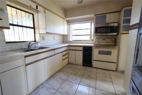 Villa ou maison à vendre à Miami, Floride: 4 chambres, 168.62 m2 № 2025368 - photo 5