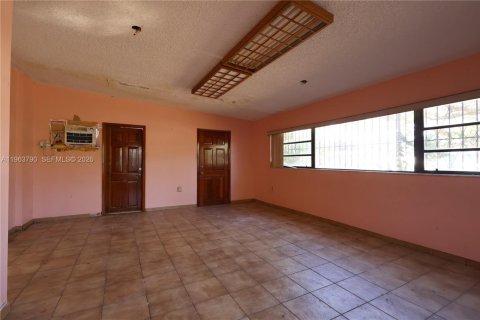 Villa ou maison à vendre à Miami, Floride: 4 chambres, 168.62 m2 № 2025368 - photo 11