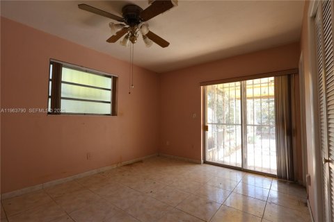 Villa ou maison à vendre à Miami, Floride: 4 chambres, 168.62 m2 № 2025368 - photo 17