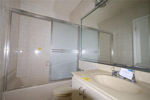 Villa ou maison à vendre à Miami, Floride: 4 chambres, 168.62 m2 № 2025368 - photo 14