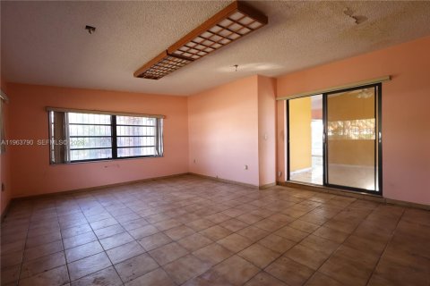Villa ou maison à vendre à Miami, Floride: 4 chambres, 168.62 m2 № 2025368 - photo 10