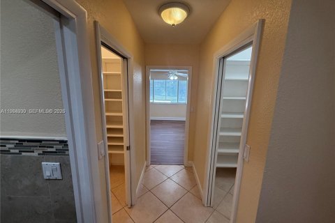 House in Fort Lauderdale, Florida 3 bedrooms, 191.01 sq.m. № 2030922 - photo 15