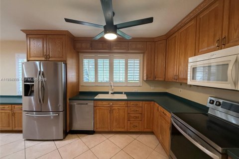 House in Fort Lauderdale, Florida 3 bedrooms, 191.01 sq.m. № 2030922 - photo 27