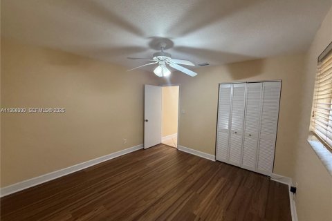 House in Fort Lauderdale, Florida 3 bedrooms, 191.01 sq.m. № 2030922 - photo 20