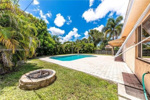 House in Fort Lauderdale, Florida 3 bedrooms, 191.01 sq.m. № 2030922 - photo 4