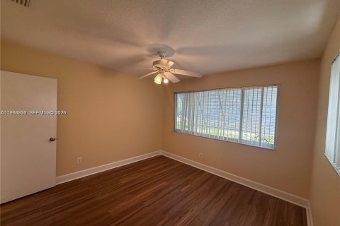 House in Fort Lauderdale, Florida 3 bedrooms, 191.01 sq.m. № 2030922 - photo 17