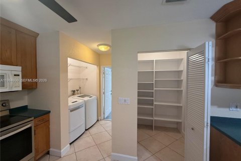 House in Fort Lauderdale, Florida 3 bedrooms, 191.01 sq.m. № 2030922 - photo 28