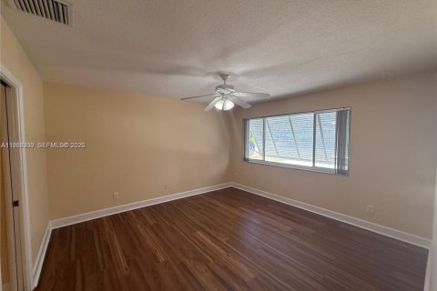 House in Fort Lauderdale, Florida 3 bedrooms, 191.01 sq.m. № 2030922 - photo 8