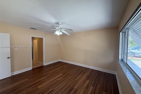 House in Fort Lauderdale, Florida 3 bedrooms, 191.01 sq.m. № 2030922 - photo 10