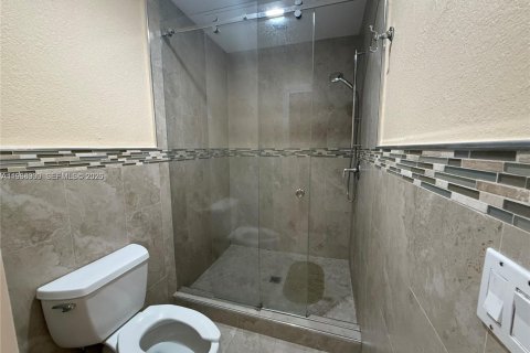 House in Fort Lauderdale, Florida 3 bedrooms, 191.01 sq.m. № 2030922 - photo 12