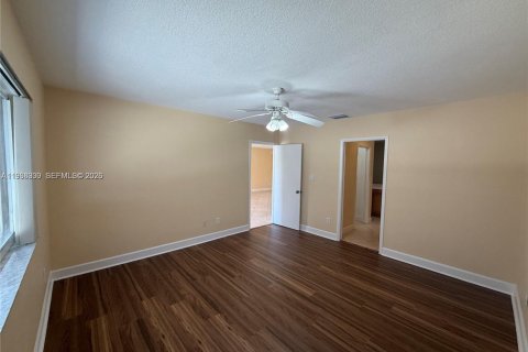 House in Fort Lauderdale, Florida 3 bedrooms, 191.01 sq.m. № 2030922 - photo 9