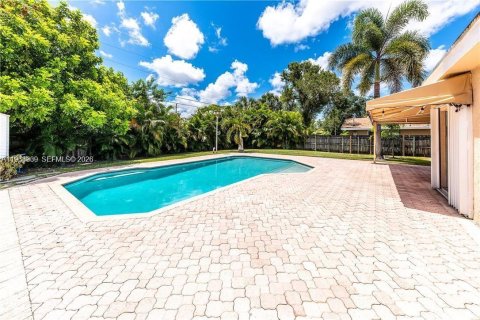 House in Fort Lauderdale, Florida 3 bedrooms, 191.01 sq.m. № 2030922 - photo 3