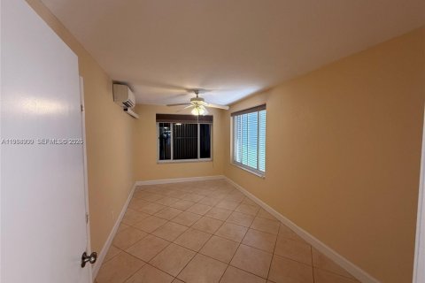 House in Fort Lauderdale, Florida 3 bedrooms, 191.01 sq.m. № 2030922 - photo 23