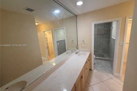 House in Fort Lauderdale, Florida 3 bedrooms, 191.01 sq.m. № 2030922 - photo 11