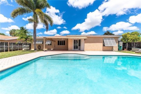 House in Fort Lauderdale, Florida 3 bedrooms, 191.01 sq.m. № 2030922