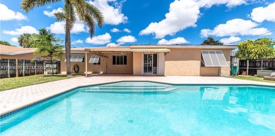 House in Fort Lauderdale, Florida 3 bedrooms, 191.01 sq.m. № 2030922