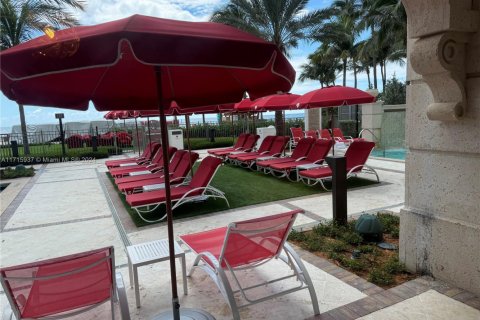 Condo in Sunny Isles Beach, Florida  № 1764960 - photo 13