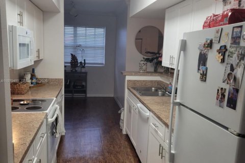 Купить кондоминиум в Пемброк-Пайнс, Флорида 2 спальни, № 2046231 - фото 8