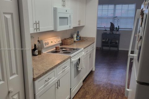 Купить кондоминиум в Пемброк-Пайнс, Флорида 2 спальни, № 2046231 - фото 14