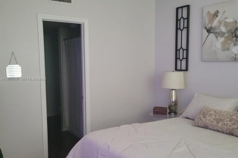 Купить кондоминиум в Пемброк-Пайнс, Флорида 2 спальни, № 2046231 - фото 17