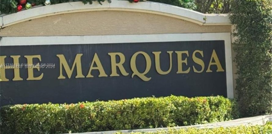 Кондоминиум с 2 спальнями в Пемброк-Пайнс, Флорида № 2046231