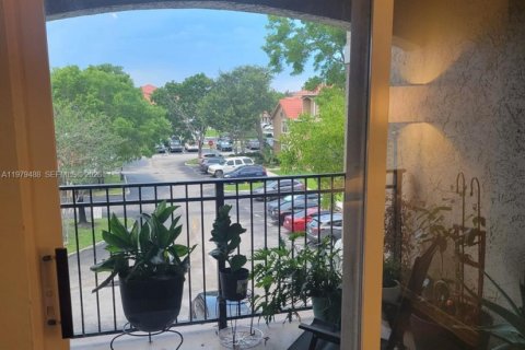 Купить кондоминиум в Пемброк-Пайнс, Флорида 2 спальни, № 2046231 - фото 3